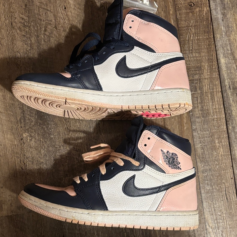 Women’s Air Jordan hightop Dunks (size 9)